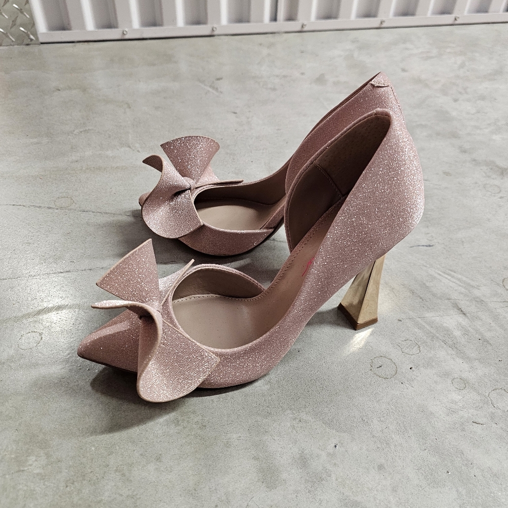Betsey Johnson Champagne Rose Gold Nobble Glitter Bow Heels 9